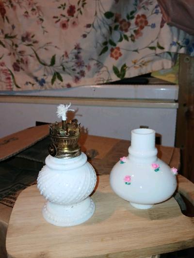 This vintage white with roses around the top oil burner - Thumbnail 2