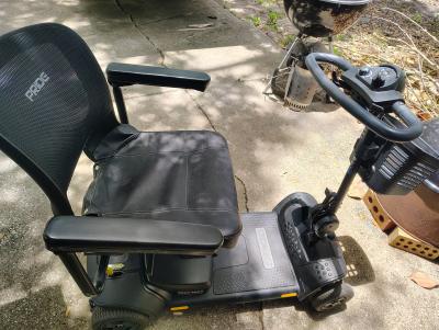 Pride GoGo elite traveler Platinum mobility scooter - Thumbnail 4