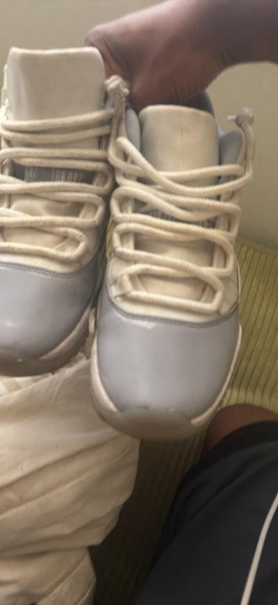 Air Jordans 11lows - Thumbnail 3