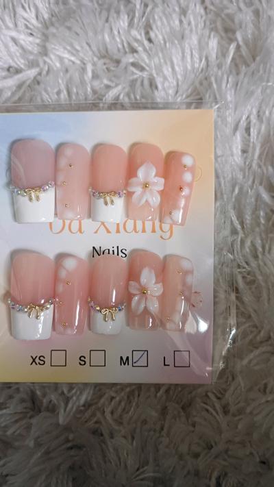 womans nail set size medium