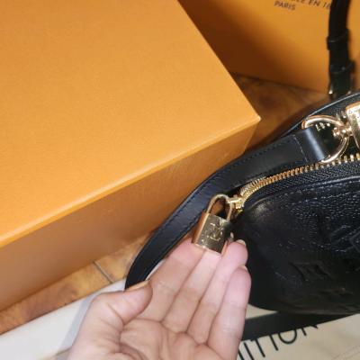 Louis Vuitton Alma BB handbag - Thumbnail 3