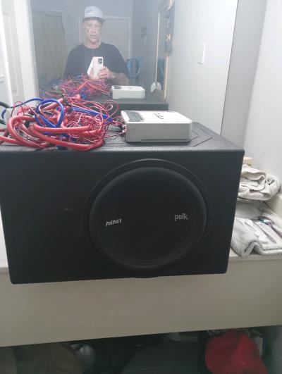 speaker and amp and box and all the wires everything is bry - Thumbnail 3