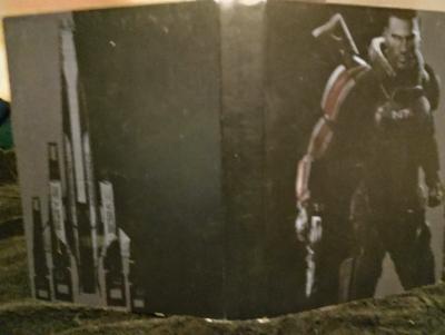 Mass Effect Trilogy Box Set with DLC - Thumbnail 4