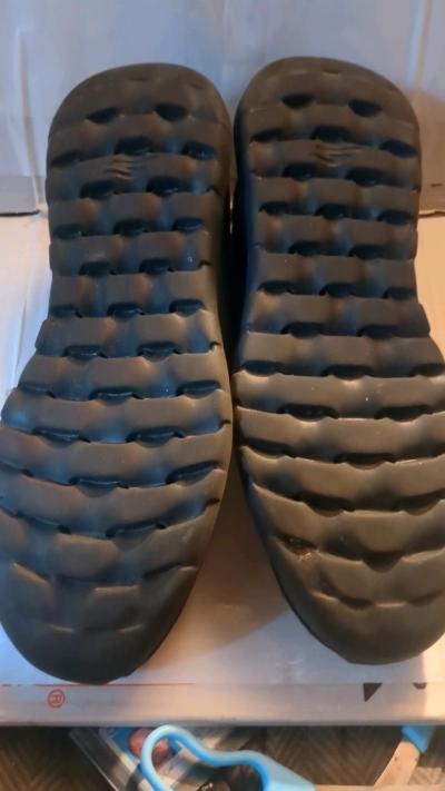 Sketchers slip on shoes - Thumbnail 3