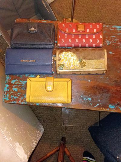 assorted womens name brand wallets - Thumbnail 6