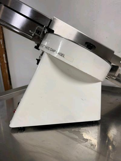 Oliver 702N Bagel and Bun slicer - Thumbnail 2