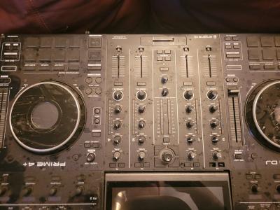 Denon DJ Prime 4 music mixer with touch screen - Thumbnail 5