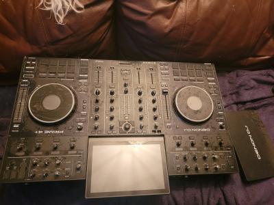 Denon DJ Prime 4 music mixer with touch screen - Thumbnail 2