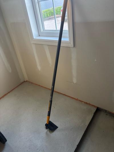 Plasgad large tub and True Temper garden hoe - Thumbnail 6