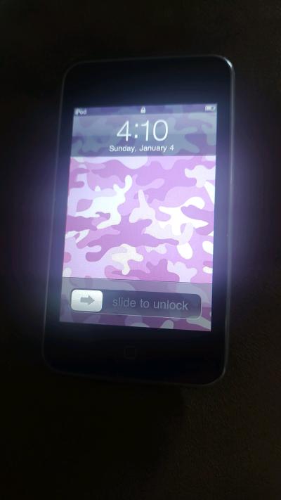 iPod touch with loads of music - Thumbnail 3