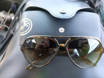 unisex RayBan shades with case - Thumbnail 2
