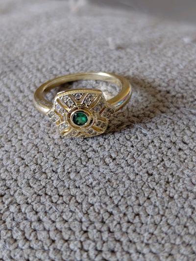 Vintage Gold Ring with An Emerald stone in the middle