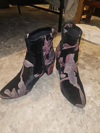 womens size 8 boots - Thumbnail 2