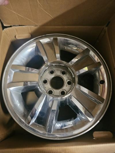2013 Chevrolet Silverado 20in chrome rims - Thumbnail 3