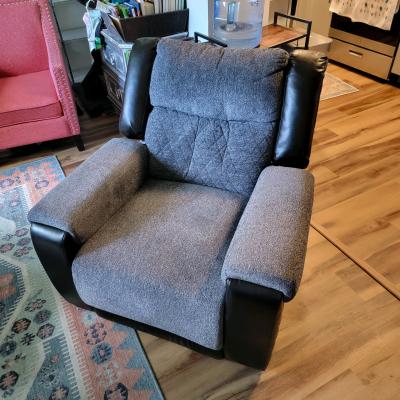 Recliner chair lightweight manual activated comfy