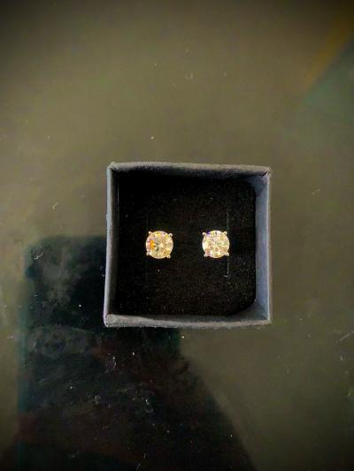 Moissanite 1 Carat Stud Earings - Thumbnail 5