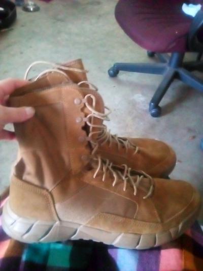 mens Oakley assault boots