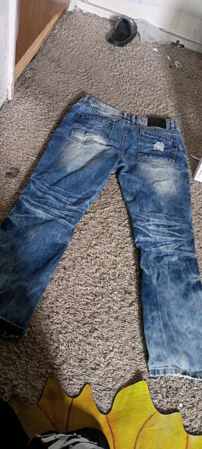 blue ripped jeans w paint splashes - Thumbnail 3