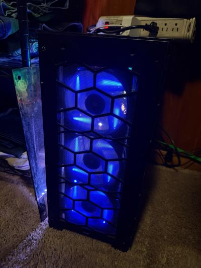 built gaming pc with keyboard and mouse - Thumbnail 3