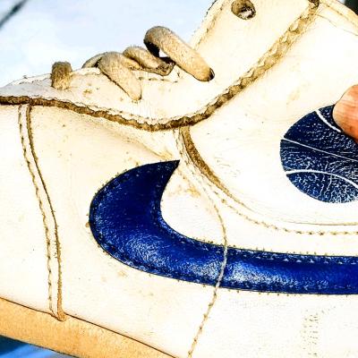 2 Vintage pairs of tennis shoes CONVERSE NIKE - Thumbnail 4