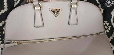Prada Leather handbag Excellent condition - Thumbnail 2