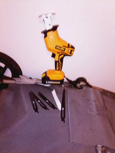 sawzall with 5 blades charger and battery