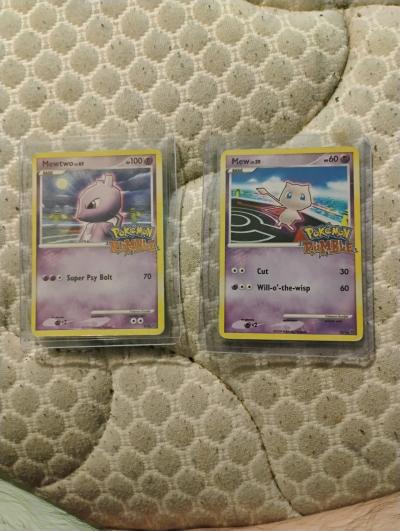 2009 Pokemon Rumble Mew and MewTwo - Thumbnail 5