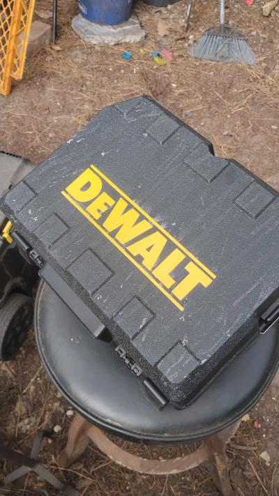 DEWALT ATOMIC 20V MAX Green Cross Line Laser Level DCLE34021 - Thumbnail 5