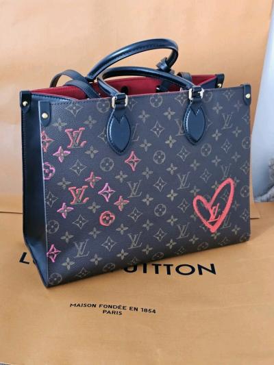 louis  Vuitton Limited edition Love on the go tote - Thumbnail 2