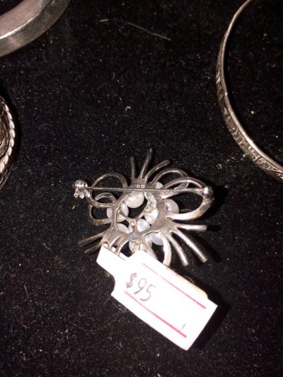 a silver pendant with pearls - Thumbnail 2