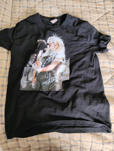 Avril Lavigne Autographed T Shirt