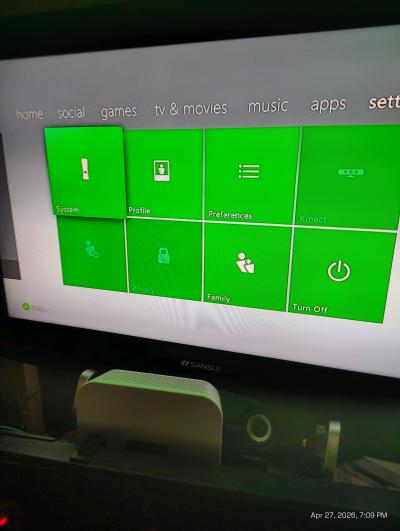xbox 36oconsole cords 3 games two controllers 60gbharddrive - Thumbnail 3