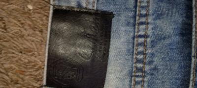 blue ripped jeans w paint splashes - Thumbnail 4