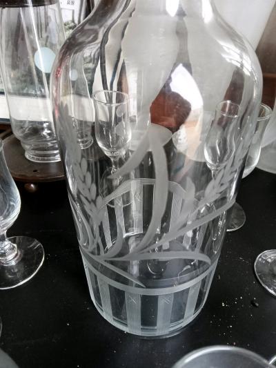 Bottle with etched glass and shot glasses - Thumbnail 5