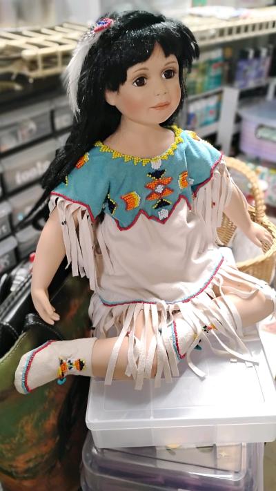 Ashton Drake Vintage Native American Porcelain Doll - Thumbnail 4