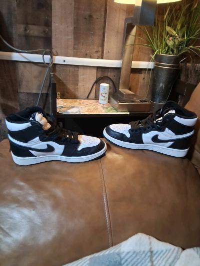 jordans 1s - Thumbnail 5
