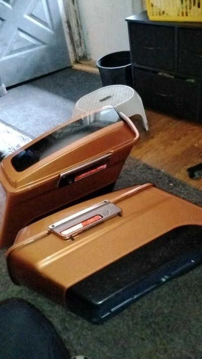 2 used orange and black HarleyDavidson saddlebags - Thumbnail 2