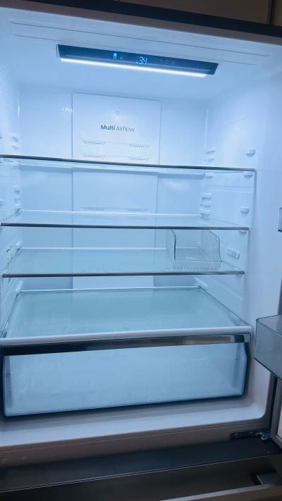 Hisense Stainless Steel Bottom Freezer Refrigerator - Thumbnail 7