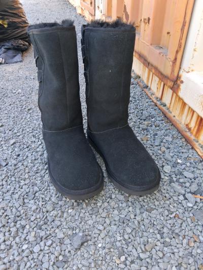 Barely Used Ugg boots the Bailey bow size 8 - Thumbnail 4