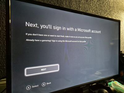 Xbox One and Controller - Thumbnail 4