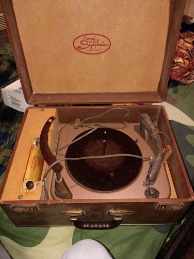 antique 1940 or 50s record player