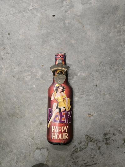 1940 pin up bottle opener - Thumbnail 2