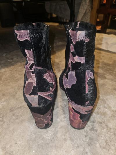 womens size 8 boots - Thumbnail 3