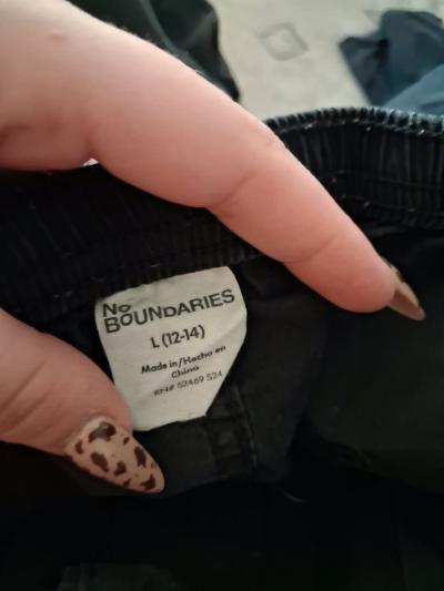 Cargo Pants Green size L and Black Size 12 to 14 - Thumbnail 4