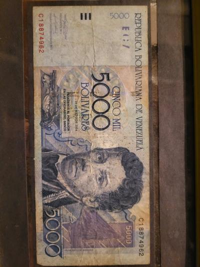 1                  This banknote is a 5000 Venezuelan Boliva - Thumbnail 3