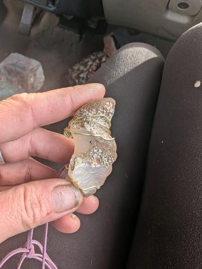 translucent chalcedony quartz - Thumbnail 8