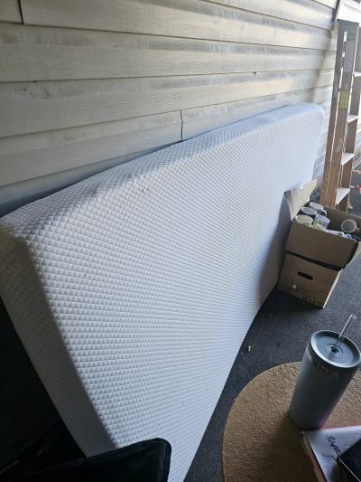 Twin XL memory foam bed
