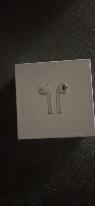 White Wireless Bluetooth Earbuds With Charging Case Included - Thumbnail 8