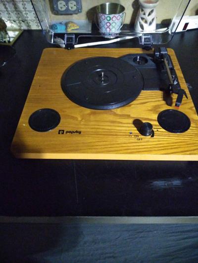 Popsky 3Speed Turntable w Bluetooth capability and speakers - Thumbnail 4