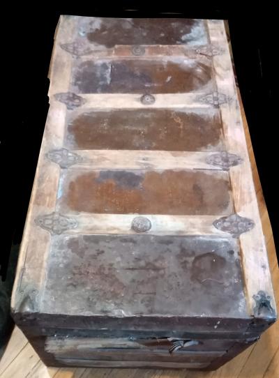 vintage Victorian steampunk trunk with lithograph picture - Thumbnail 2